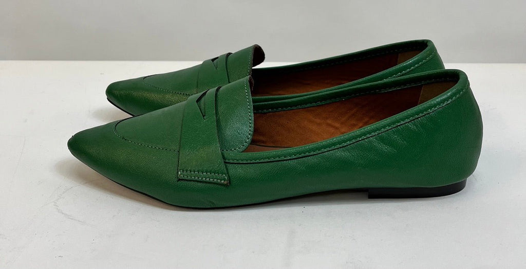 A PIEDI Green Leather Flats Size 40 - Spitalfields Crypt Trust