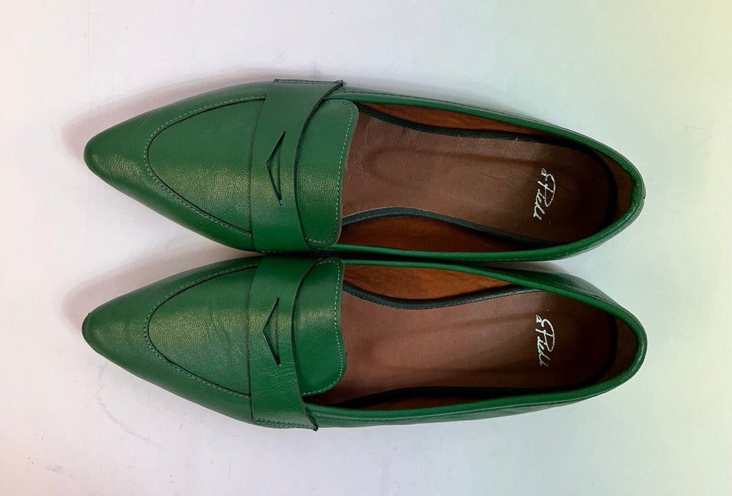 A PIEDI Green Leather Flats Size 40 - Spitalfields Crypt Trust
